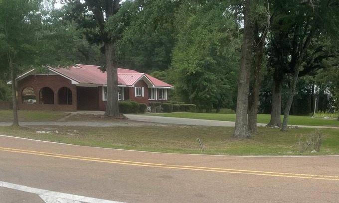 Bruce House | Charming 3-bedroom house with WiFi in cool Bruce