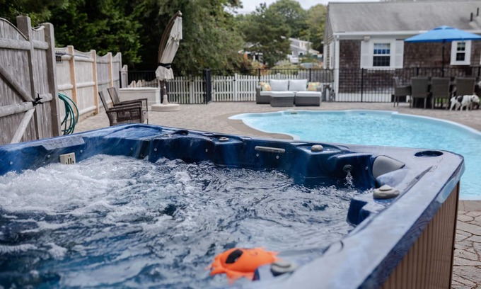 East Dennis House | Charming 3-bedroom house in a quiet East Dennis neighborhood with pool & jacuzzi