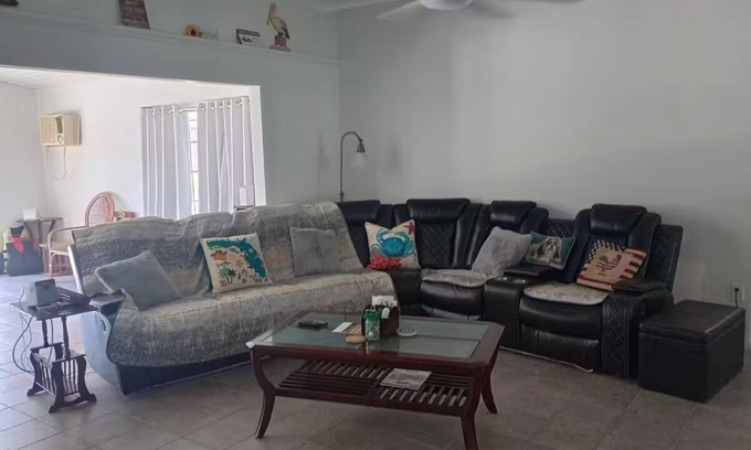 Inglis House | Charming 3-bedroom house with boat dock in serene Inglis