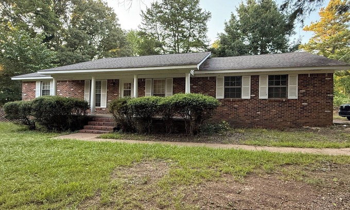 Oxford House | Charming 3-bedroom house 6 miles from downtown Oxford.