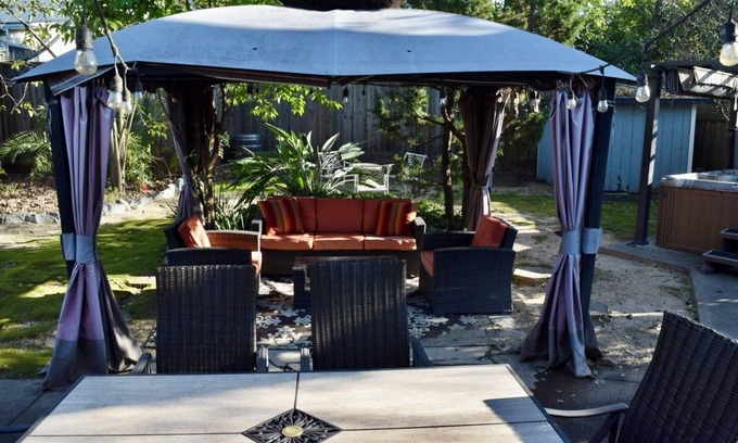 Fetters Hot Springs-Agua Caliente House | Charming 3-bedroom house in tranquil Sonoma with large backyard & hot tub