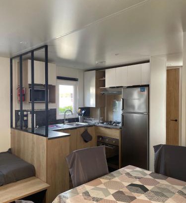 Les Mathes House | Charming 3-Bedroom Mobile Home in Les Mathes, France
