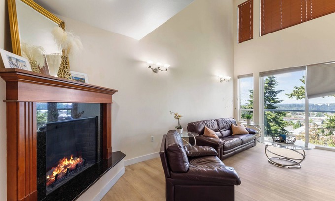 South Tacoma Condo | Charming 3-bedroom Penthouse condo with pool and gym nearby Tacoma Mall