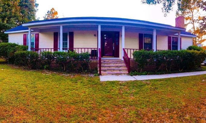 Royal Pines Estates House | Charming 3-bedroom ranch style home in Columbia with plenty of space inside,out