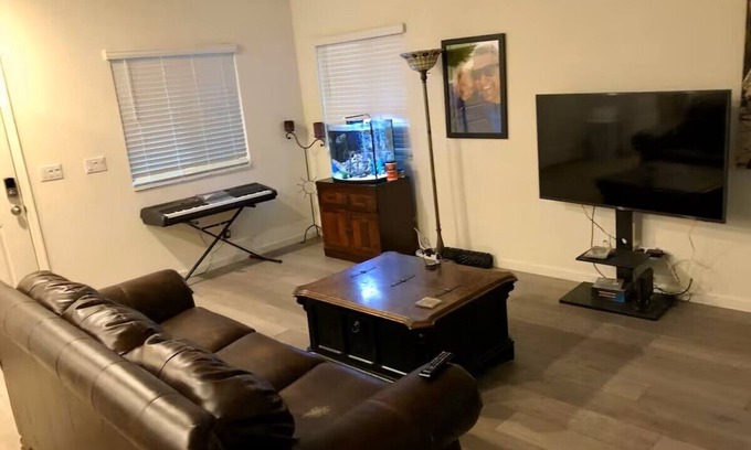 Westlake House | Charming 3-bedroom Smart home in Sacramento with AC, sleep number in Master