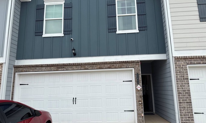 Lovejoy House | Charming 3-bedroom townhome with AC and WiFi in delightful Hampton