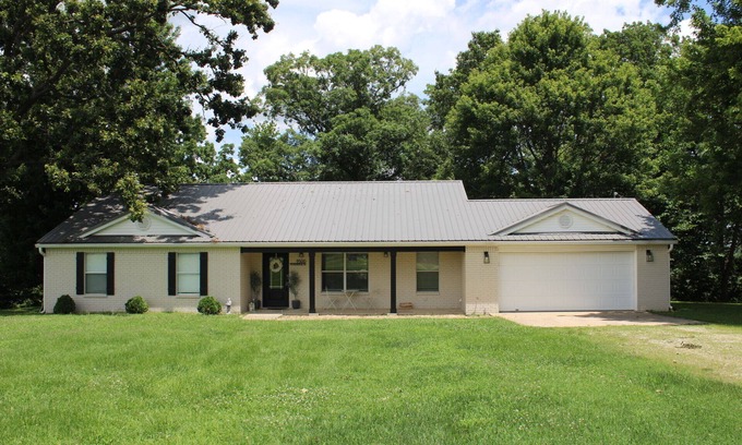 Benton County House | Charming 3-bedroom house in rural Bentonville