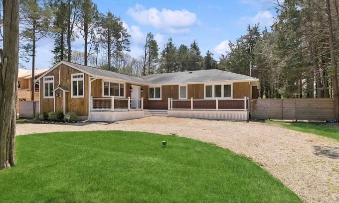 Clearwater Beach House | Charming 3-Bedroom East Hampton Retreat with AC, WiFi, and Private Beach Access