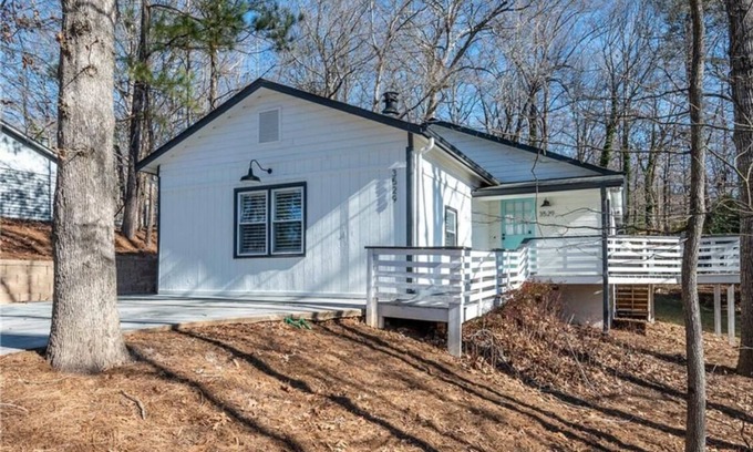 Gainesville House | Charming 3-bedroom house with WiFi, AC in enjoyable Gainesville