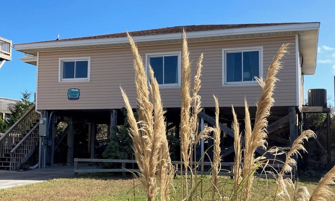 Topsail Beach Cottage | Charming 3-bedroom Oceanfront cottage with WiFi and AC in Topsail Beach