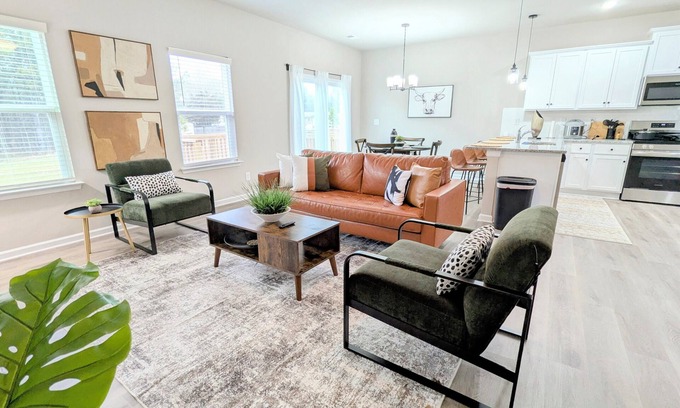 Huntersville House | Charming 3-bedroom with AC and WiFi in Huntersville - Newly Built