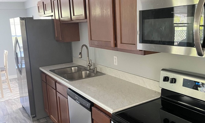 Brentwood House | Charming 3-bedroom house in Jacksonville with WiFi and AC
