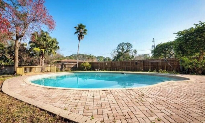 Englewood Cottage | Charming 3-bedroom cottage in wonderful Jacksonville with AC