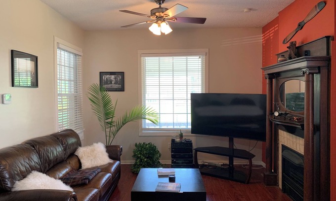 Hanover Place House | Charming 3-bedroom 2 bath house in Kansas City’s best location by plaza/downtown