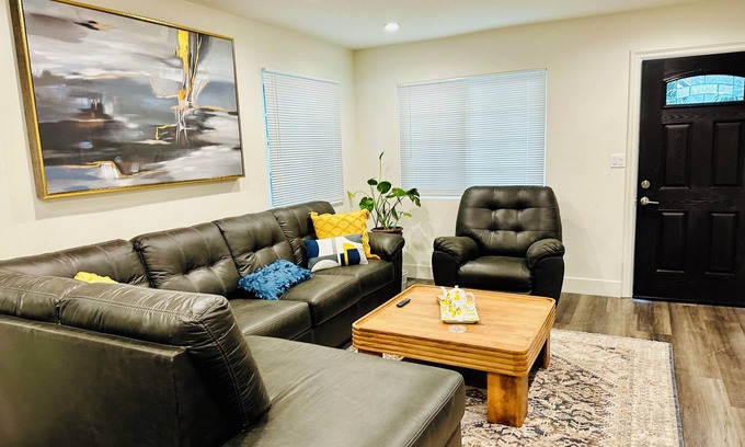 Northridge House | Charming 3-bedroom brand new house near campus!
