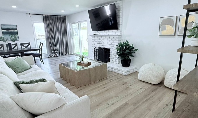 Reseda House | Charming 3-bedroom house with WiFi and AC in enjoyable Los Angeles