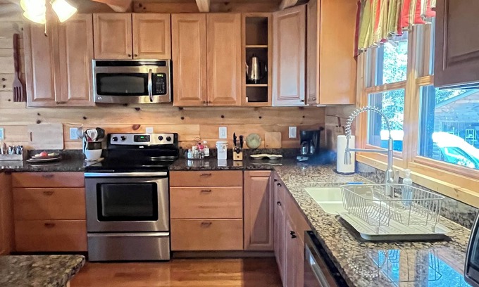 Robbinsville Cabin | Charming 3-bedroom cabin with AC, WiFi in superb Robbinsville