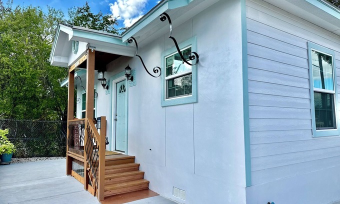 Northwest Los Angeles Heights House | Charming 3-bedroom house with WiFi and AC in wonderful San Antonio