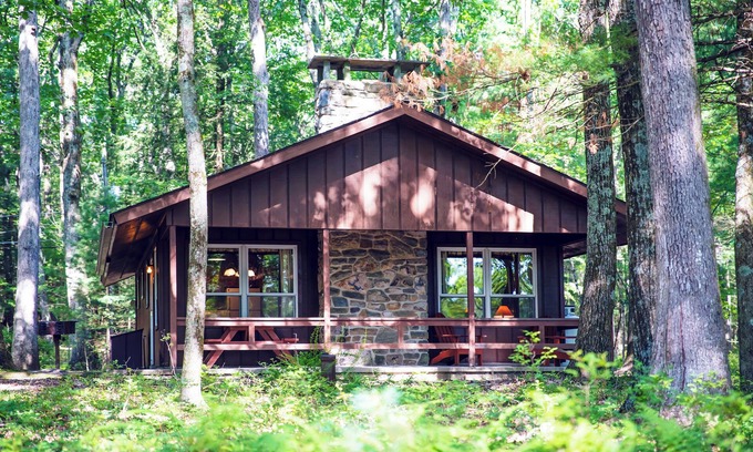 Reeders Cabin | Charming 3 Bedroom Cabin in the Poconos on Private Resort