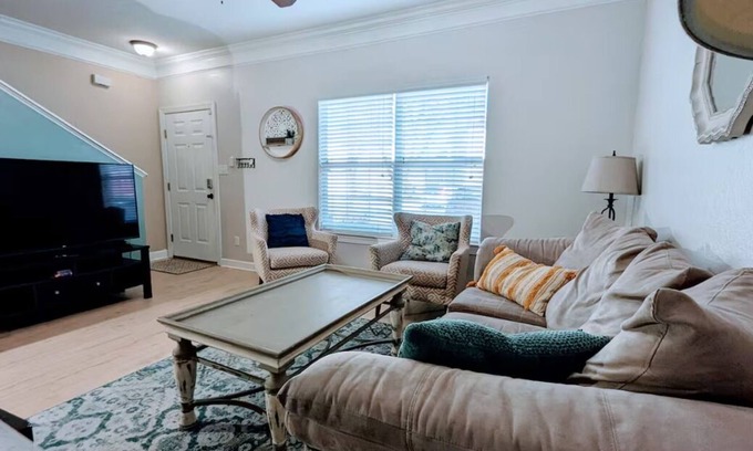Tallahassee House | Charming 3-bedroom townhome with WiFi, with fitness room and pool, near campus.