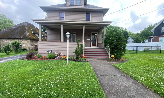 Warren House | Charming 3-Bedroom Vacation Retreat Near Historical Downtown & Nature Escapes