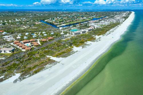 Sanibel House | Charming 3-Bedroom Villa with Gulf Views & Screened Porch