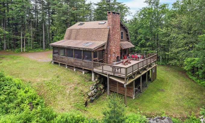 Blandford House | Charming 3-BR Berkshires Timber Cottage