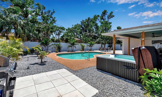 West Bradenton House | Charming 3-BR Home Near AMI~ Heated Pool, Spa, Game Room, Putt-Putt, Basketball