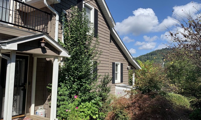 East End - Valley Street House | Charming 3 BR House in Downtown