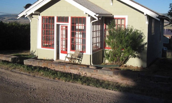 Philipsburg House | Charming 30's Bungalow Within Walking Distance Of Town
