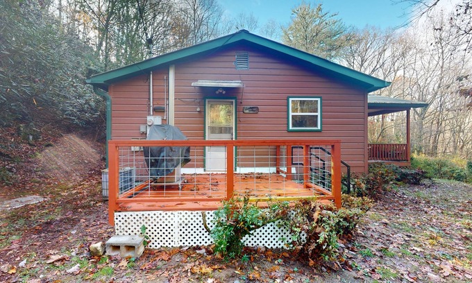 Scaly Mountain House | Charming 3BR home in Scaly Mountain with a full kitchen and high speed internet