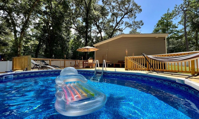 Brooksville House | Charming 3BR Home with Pool near Weeki Wachee