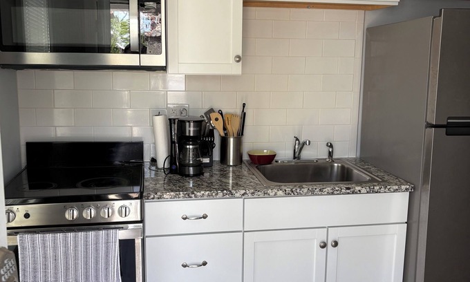 Old North Columbus House | Charming 3BR Near OSU & Downtown Columbus Fast WiFi & AC