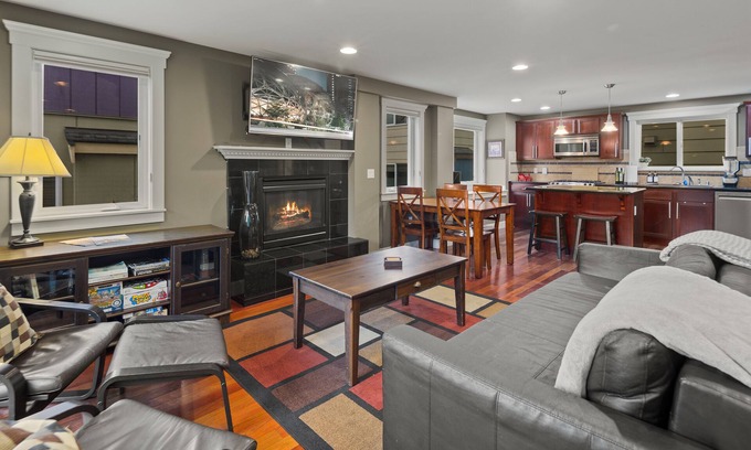 North Delridge House | Charming 3BR Townhome near DT Seattle W/Balcony!