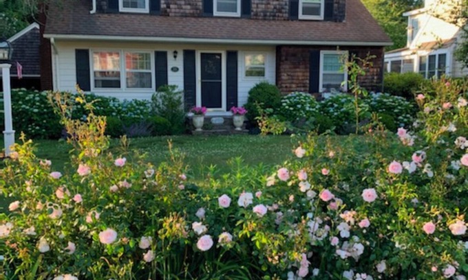 Quonochontaug House | Charming 4 bd cape in Quonnie's Ctrl Bch- short walk to a stunning private beach