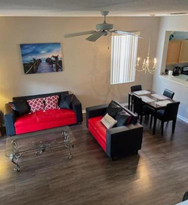 Regal Palms House | Charming 4 bed 3 bath Townhome