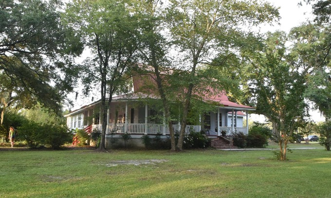 Moncks Corner Other | Charming 4-bedroom Farmhouse in Moncks Corner