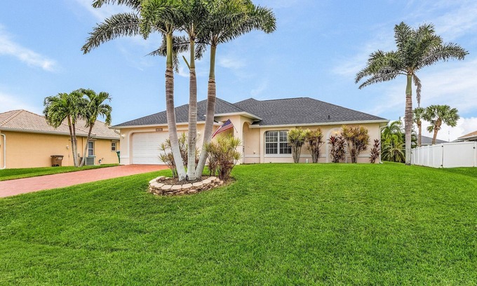 Trafalgar Villa | Charming 4 bedroom/2 bathroom pool home
