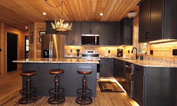 Imperial Cabin | Charming 4-bedroom cabin with fitness room and AC in Imperial