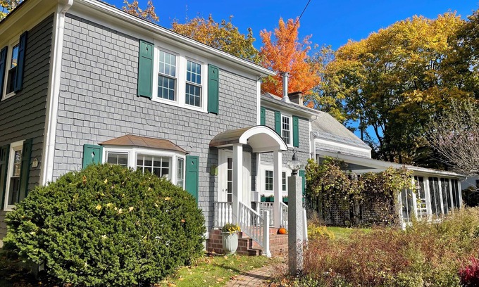 Keene House | Charming 4-bedroom Colonial in lovely Keene with WiFi, AC