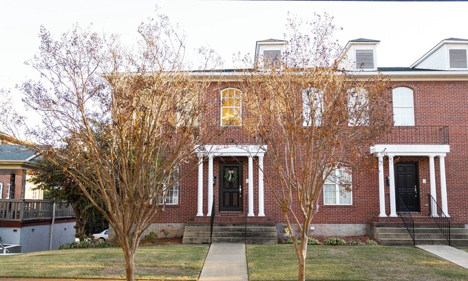 Florence Condo | Charming 4-bedroom condo with WiFi, AC in fabulous Florence Downtown
