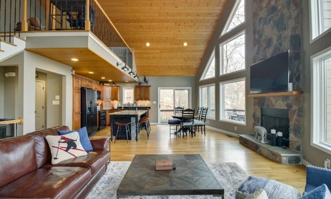 Pedlars Edge House | Charming 4-bedroom home with WiFi, game room and more near Wintergreen Resort!
