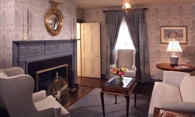 Farmington House | Charming 4 Bedroom Historic House in Farmington, ~CT~