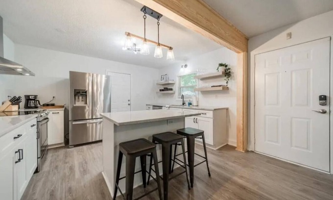 Charlotte Ski Chalet | Charming 4 bedroom house just outside of Uptown