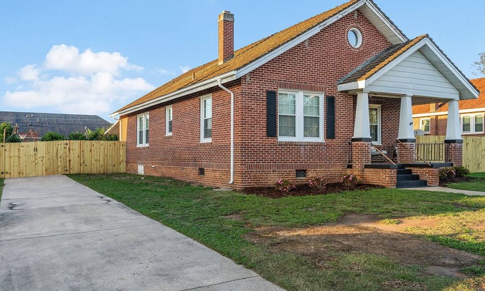 Greenwood House | Charming 4-bedroom house with AC and WiFi in lovely Greenwood