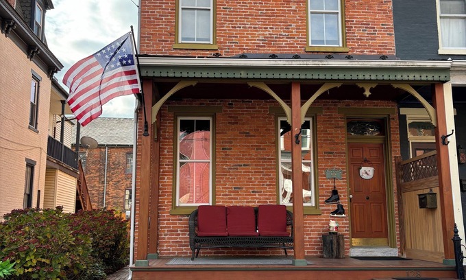 Columbia House | Charming 4-bedroom house with WiFi and AC in Historic Columbia