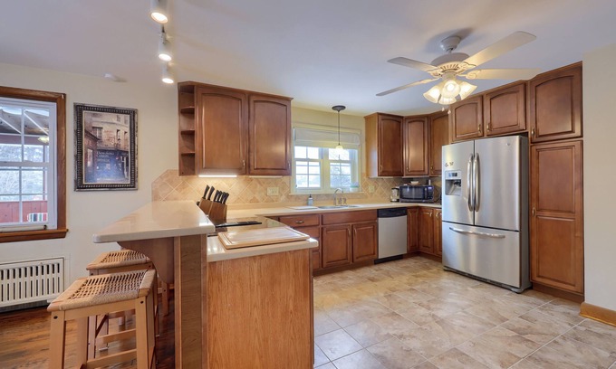 Palmyra House | Charming 4-bedroom house - 30+ day rental