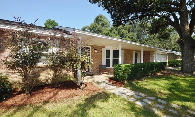 Milton House | Charming 4-bedroom house with fireplace and WiFi, in convenient Pace, FL