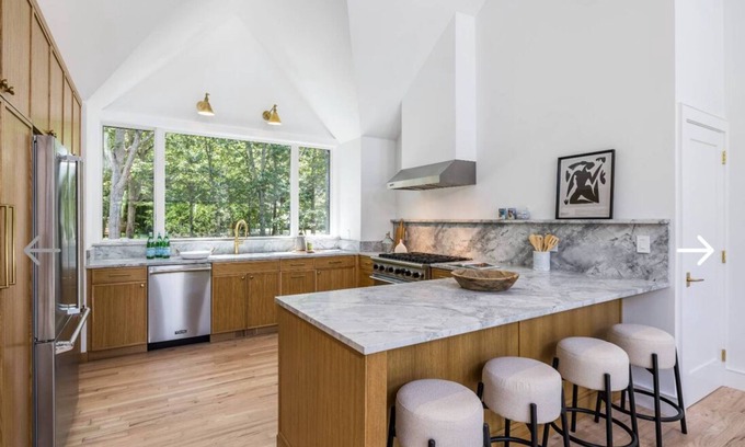 Clearwater Beach House | Charming 4-bedroom house with fitness room and AC in lovely East Hampton