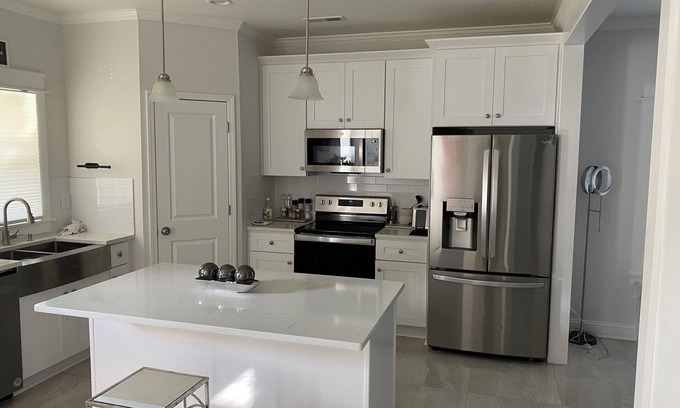 Huntersville House | Charming 4-bedroom house with WiFi and AC in fabulous Huntersville